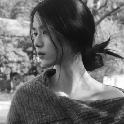 女人霸气御姐范头像黑白