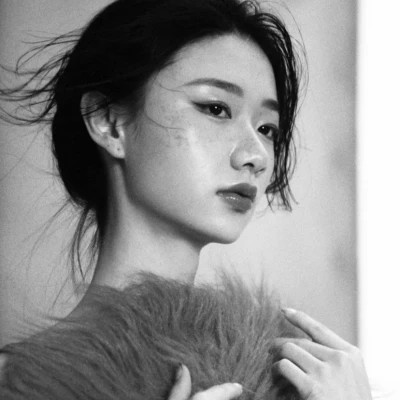 女人霸气御姐范头像黑白