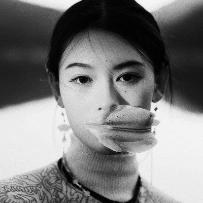 女人霸气御姐范头像黑白