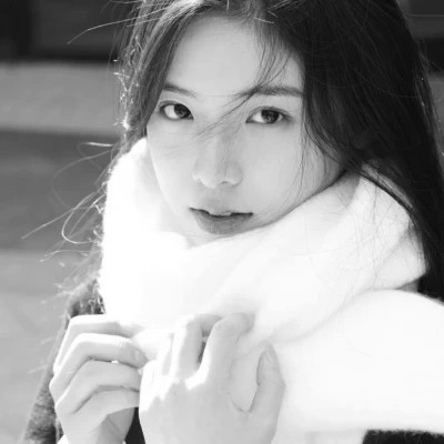 女人霸气御姐范头像黑白