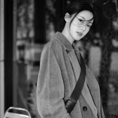 女人霸气御姐范头像黑白
