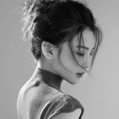 女人霸气御姐范头像黑白
