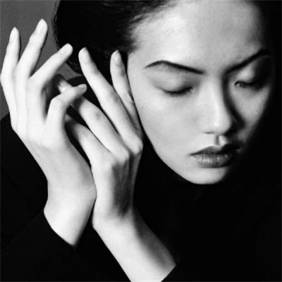 女人霸气御姐范头像黑白