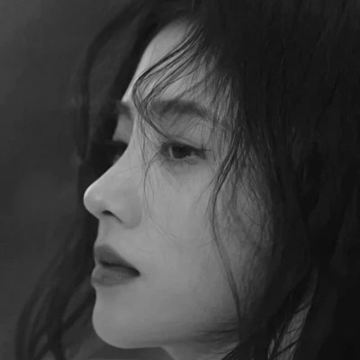 女人霸气御姐范头像黑白