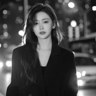 女人霸气御姐范头像黑白