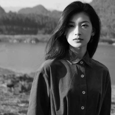 女人霸气御姐范头像黑白