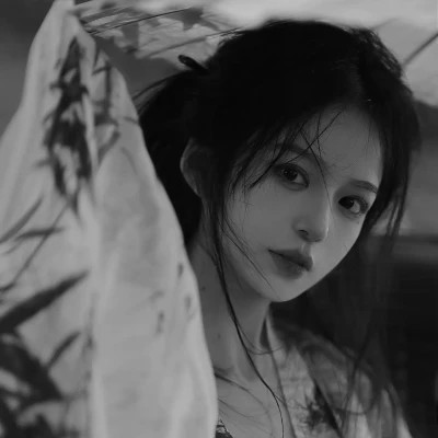 女人霸气御姐范头像黑白