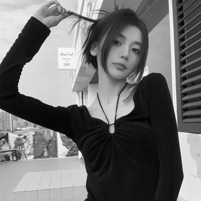 女人霸气御姐范头像黑白