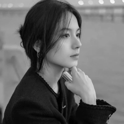 女人霸气御姐范头像黑白