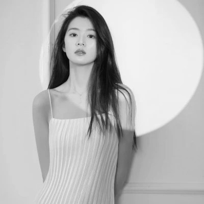 女人霸气御姐范头像黑白