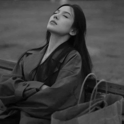 女人霸气御姐范头像黑白