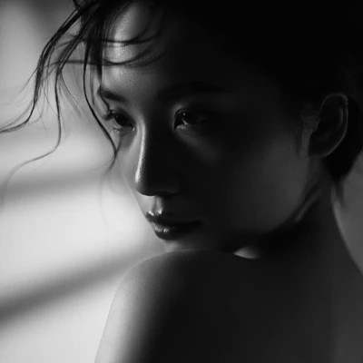 女人霸气御姐范头像黑白