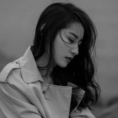 女人霸气御姐范头像黑白