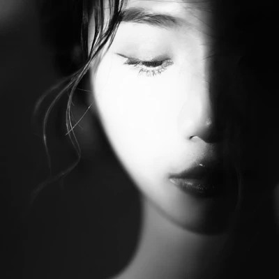 女人霸气御姐范头像黑白