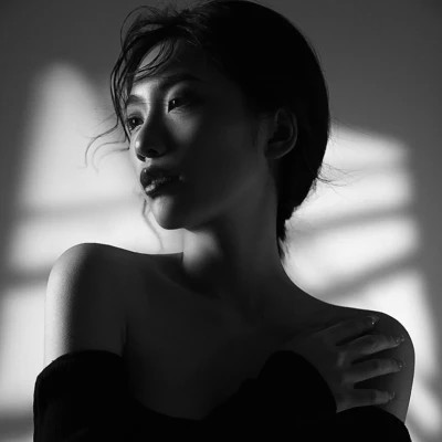 女人霸气御姐范头像黑白