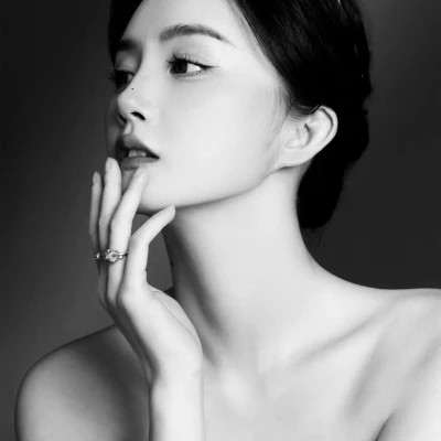 女人霸气御姐范头像黑白