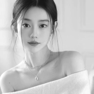 女人霸气御姐范头像黑白