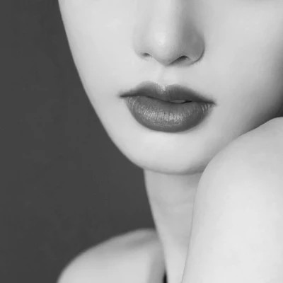 女人霸气御姐范头像黑白