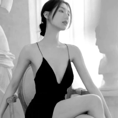 黑白真人女生头像冷艳