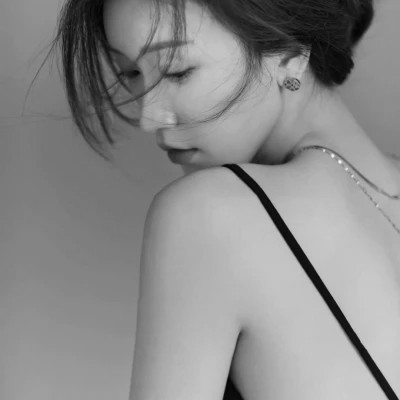 黑白高冷女生头像