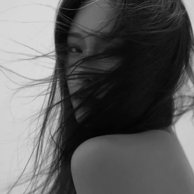 黑白高冷女生头像