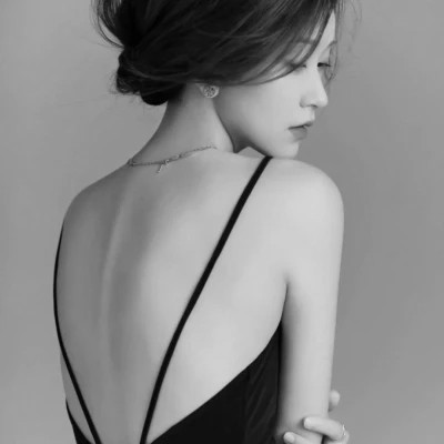 黑白高冷女生头像