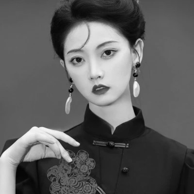 黑白高冷女生头像