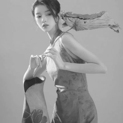 黑白高冷女生头像