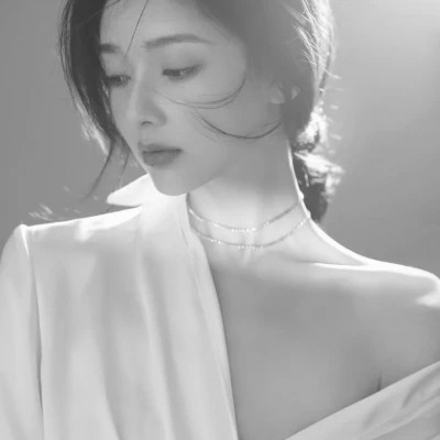黑白高冷女生头像