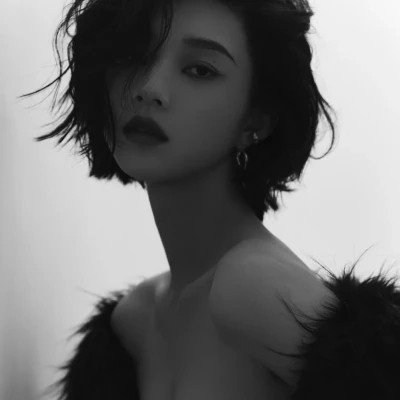 黑白高冷女生头像