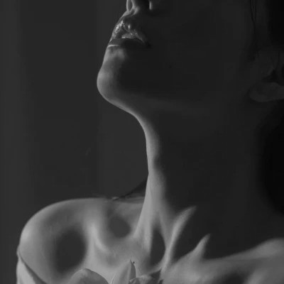 黑白高冷女生头像