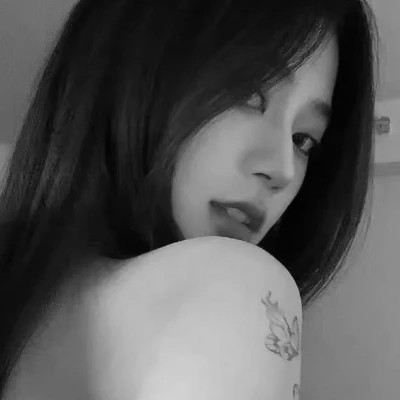 黑白高冷女生头像