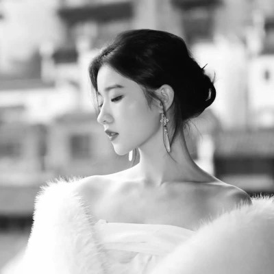 黑白高冷女生头像