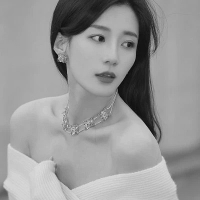 黑白美女高冷头像