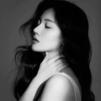 黑白美女高冷头像