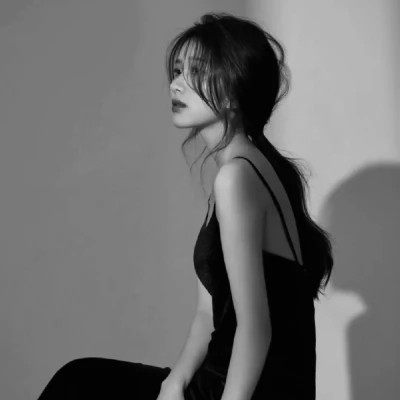 黑白美女高冷头像