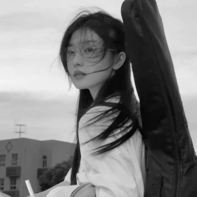 黑白美女高冷头像