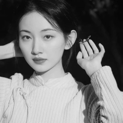 黑白美女高冷头像