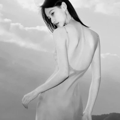 黑白美女高冷头像