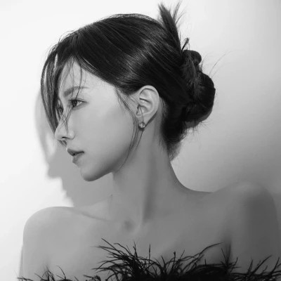 黑白美女高冷头像