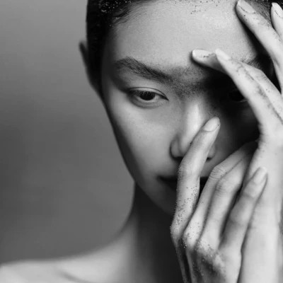 黑白美女高冷头像
