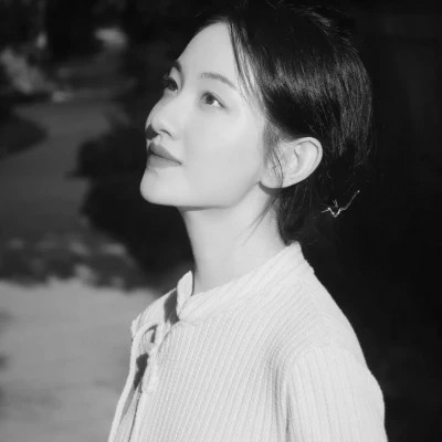 黑白美女高冷头像