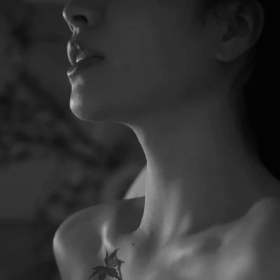 黑白美女高冷头像