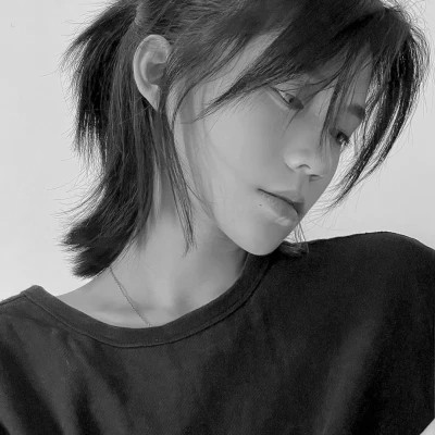 黑白美女高冷头像