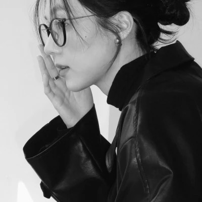 黑白美女高冷头像