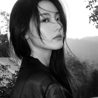 黑白美女高冷头像
