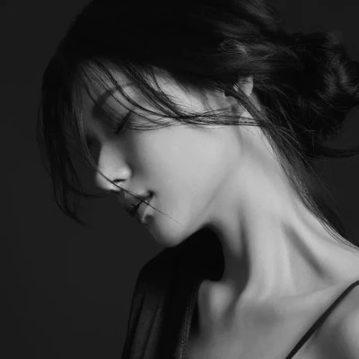 黑白美女高冷头像