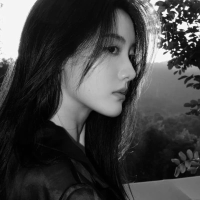 黑白美女高冷头像