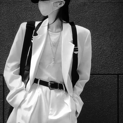 黑白美女高冷头像