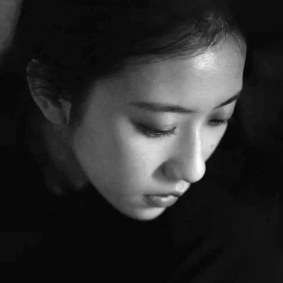 黑白美女高冷头像